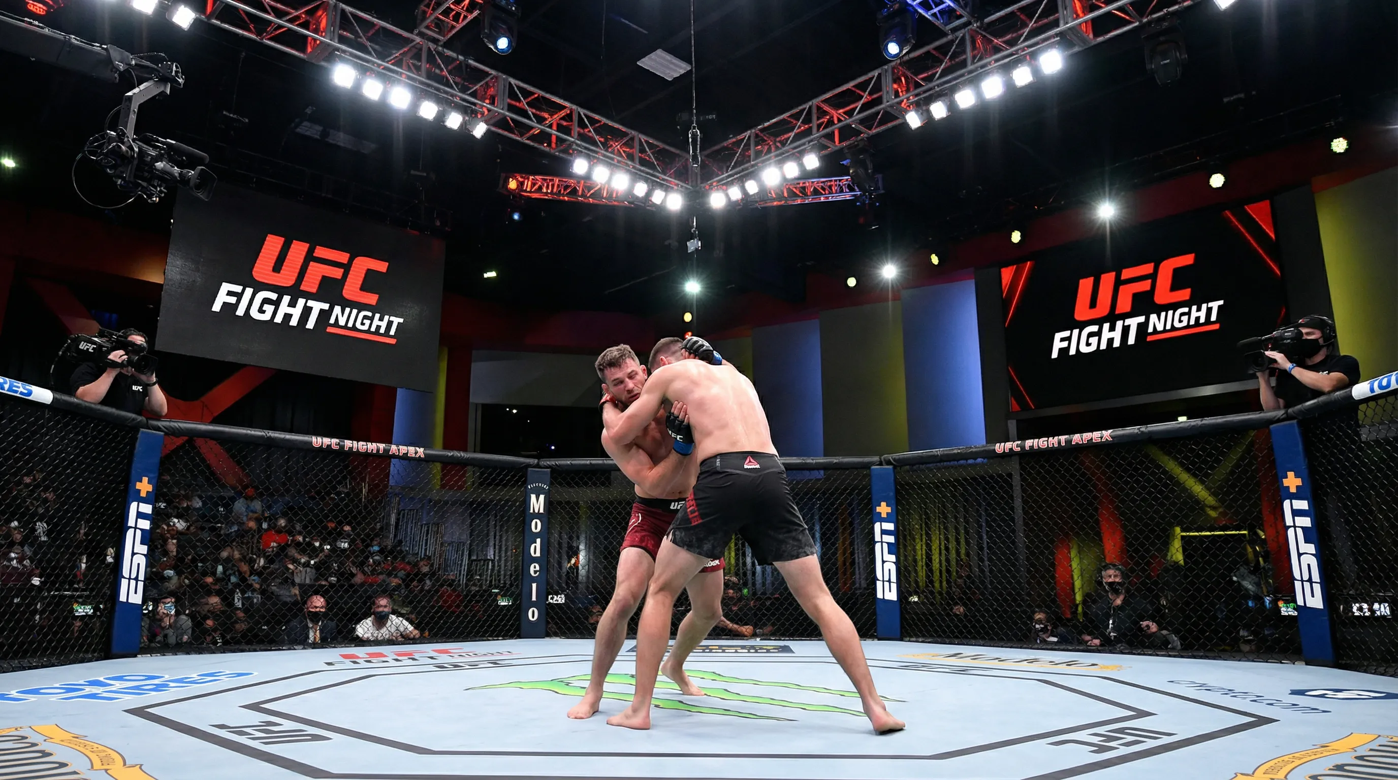 UFC Fight Night: Bautista vs Oliveira